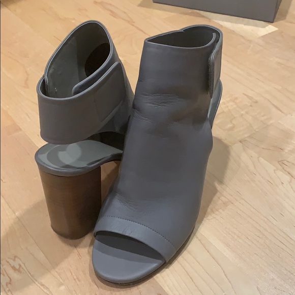 Vince Faye open toe booties - Picture 2 of 5